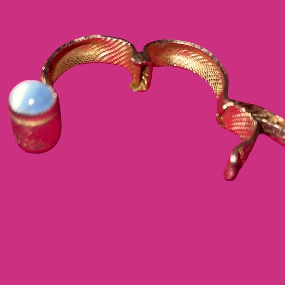 Elegant Gold-Tone Glove / Scarf holder Faux Blue Cat’s Eye or Moonstone Pretty! - Picture 5 of 7